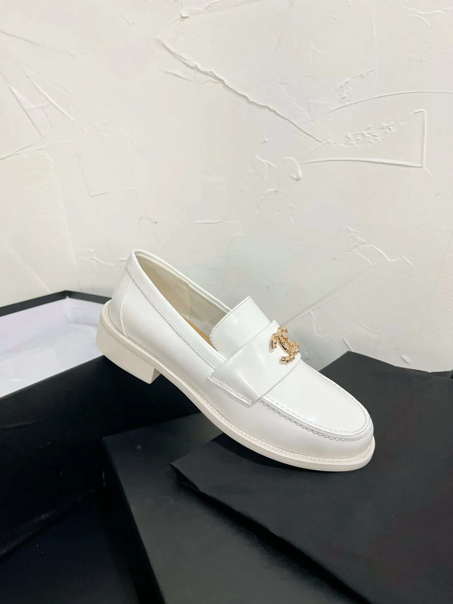 CC Moccasins Glossy White Calfskin 949656