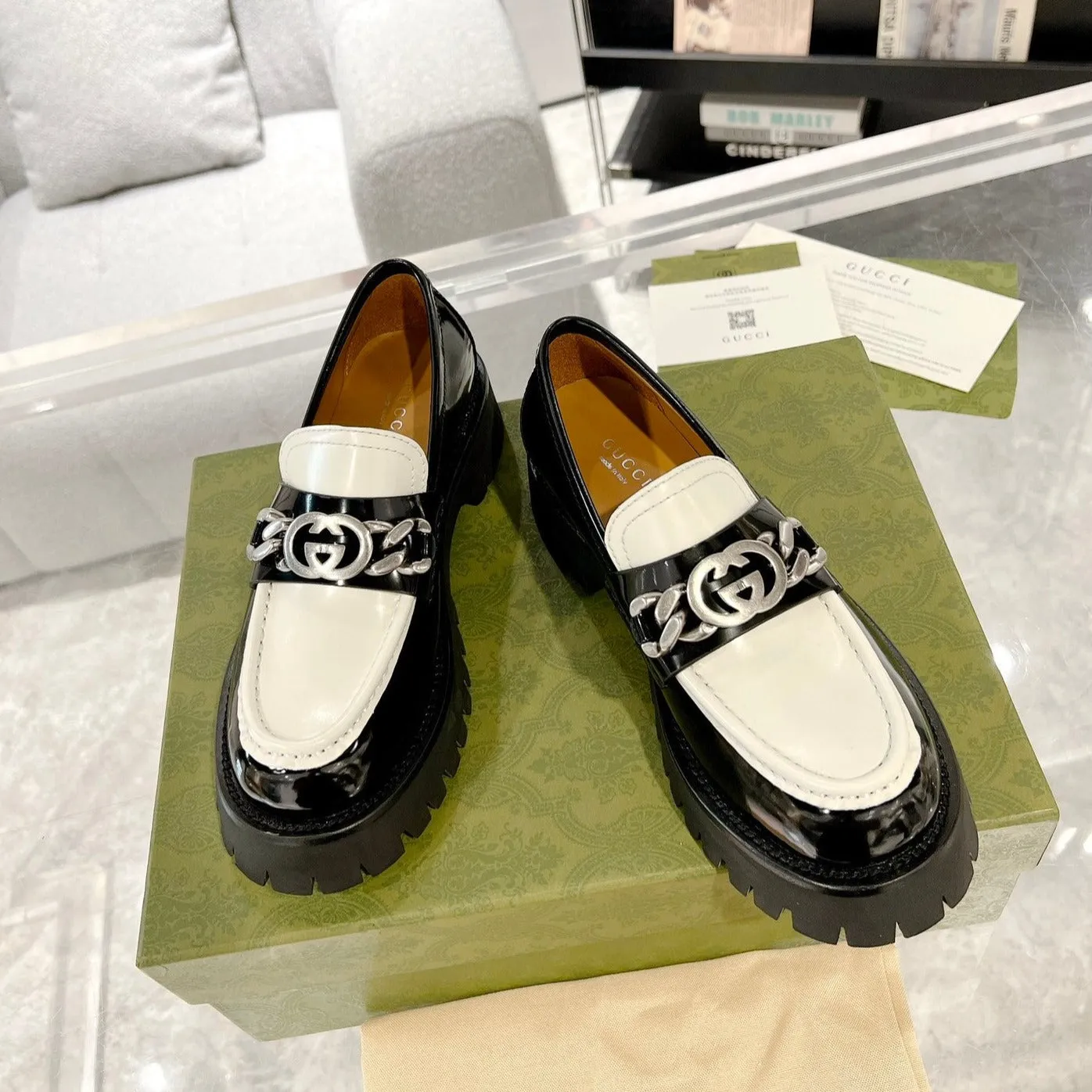 GG LOAFER WITH GG CHAINS GLOSSY BLACK AND WHITE CALFSKIN