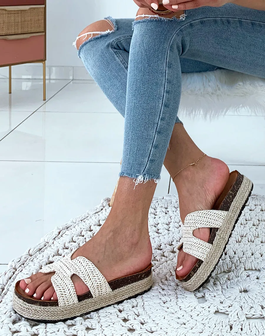 Mules beiges en raphia tressé