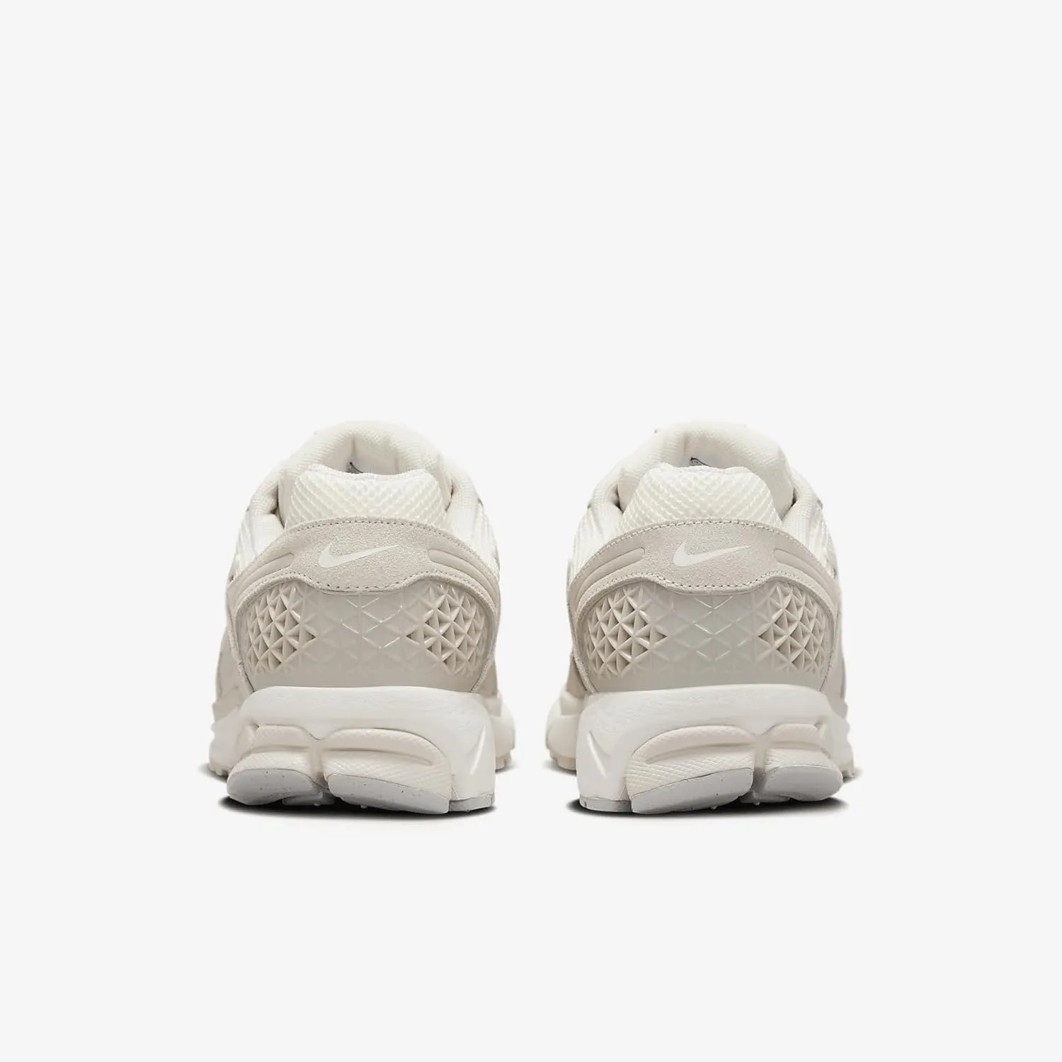 NIKE Men's Low-Top Sneakers