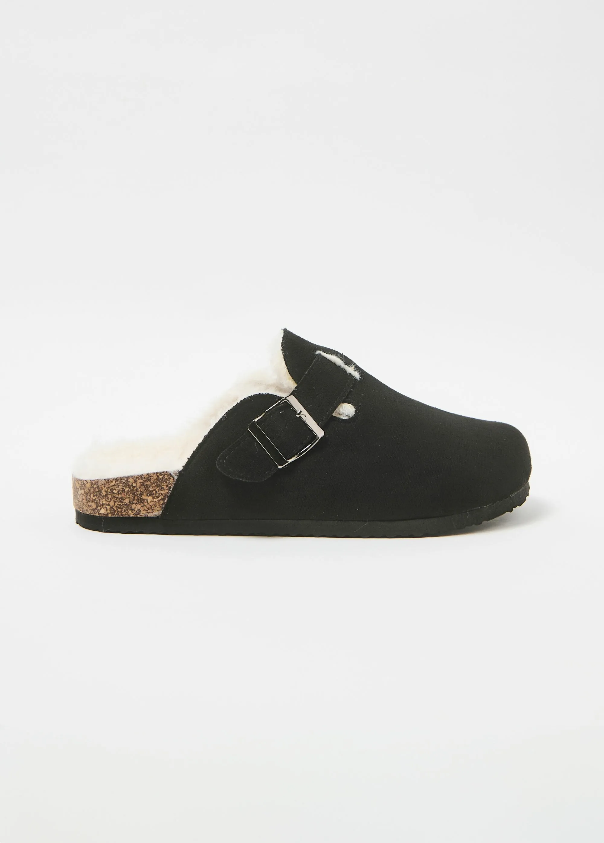 Trendy fur-lined mules with buckle