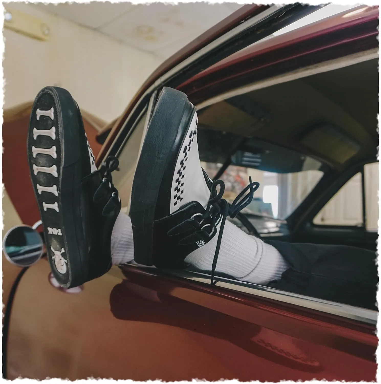 T.U.K. Unisex's bass Low Top Sneakers